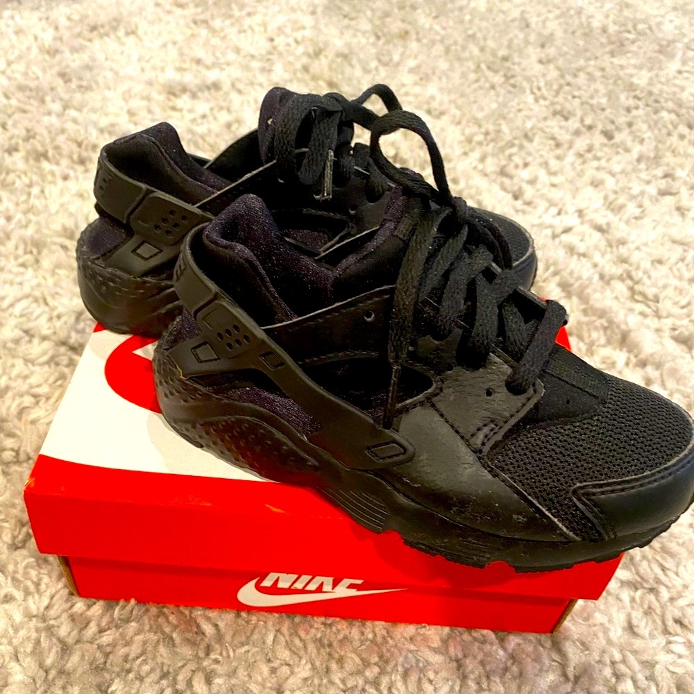 NIKE